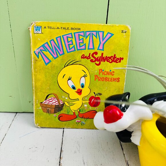 Vintage 70s' Tweety and Sylvester Book Vintage Warner Bros Tweety Bird Sylvester - Picture 1 of 8